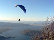 Parapente proche des locations Seyssel - Bassy (ici vol parapente lac Annecy)